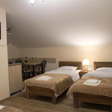 Nitsa Guest House Gori Bagian luar foto