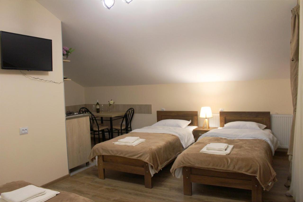 Nitsa Guest House Gori Bagian luar foto