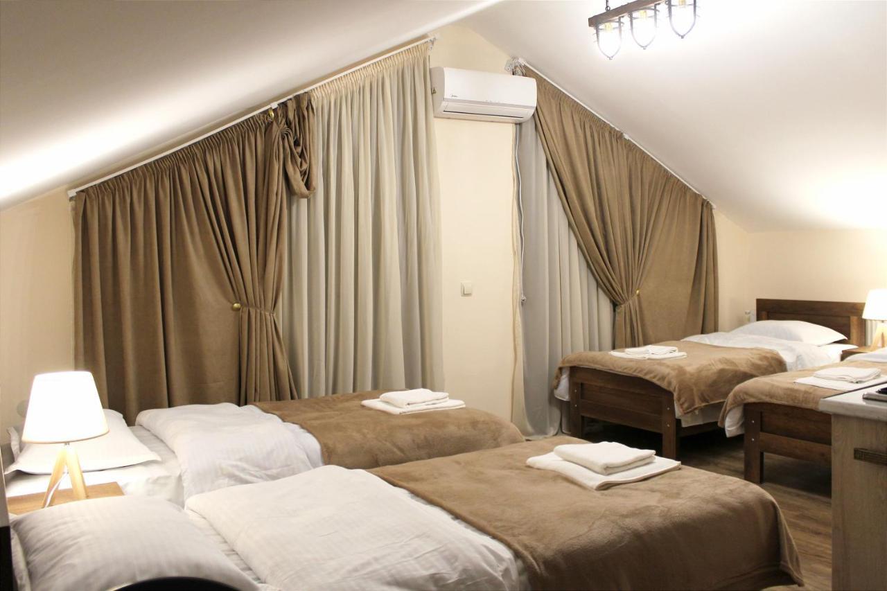 Nitsa Guest House Gori Bagian luar foto