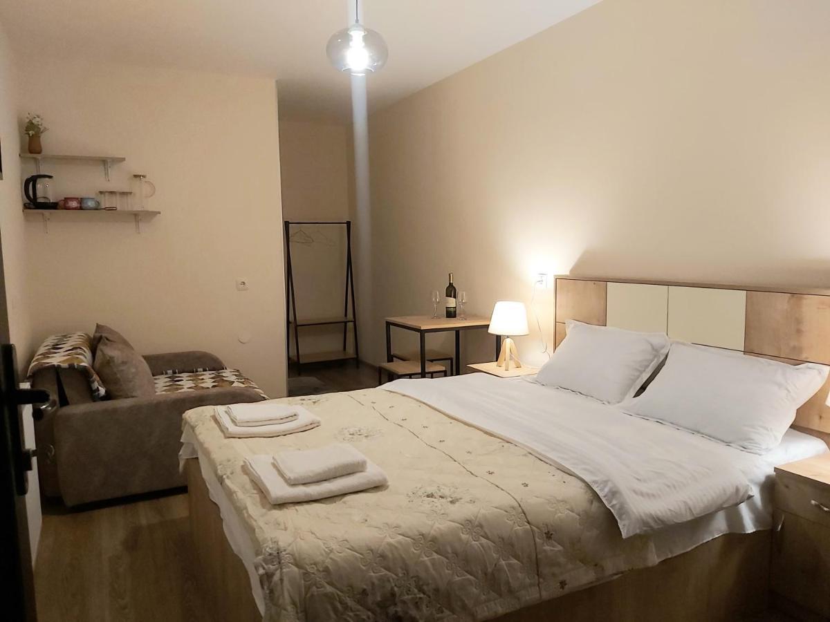 Nitsa Guest House Gori Bagian luar foto