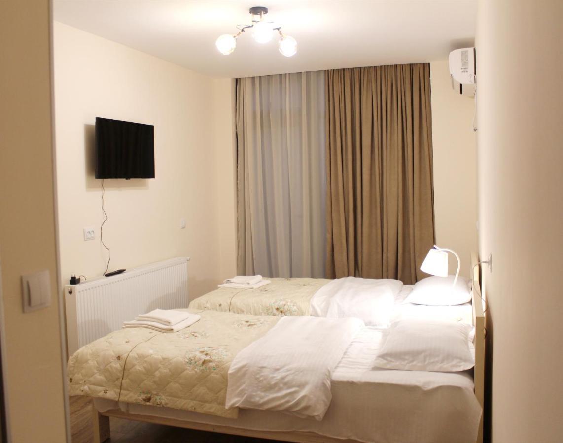 Nitsa Guest House Gori Bagian luar foto