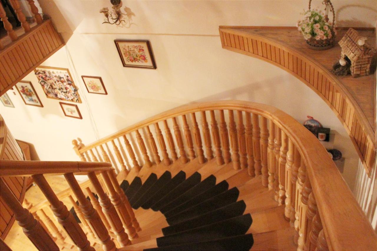 Nitsa Guest House Gori Bagian luar foto