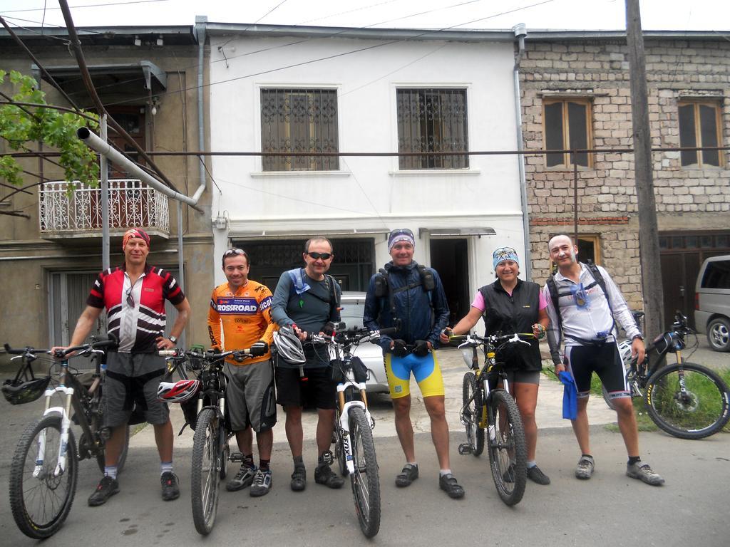 Nitsa Guest House Gori Bagian luar foto