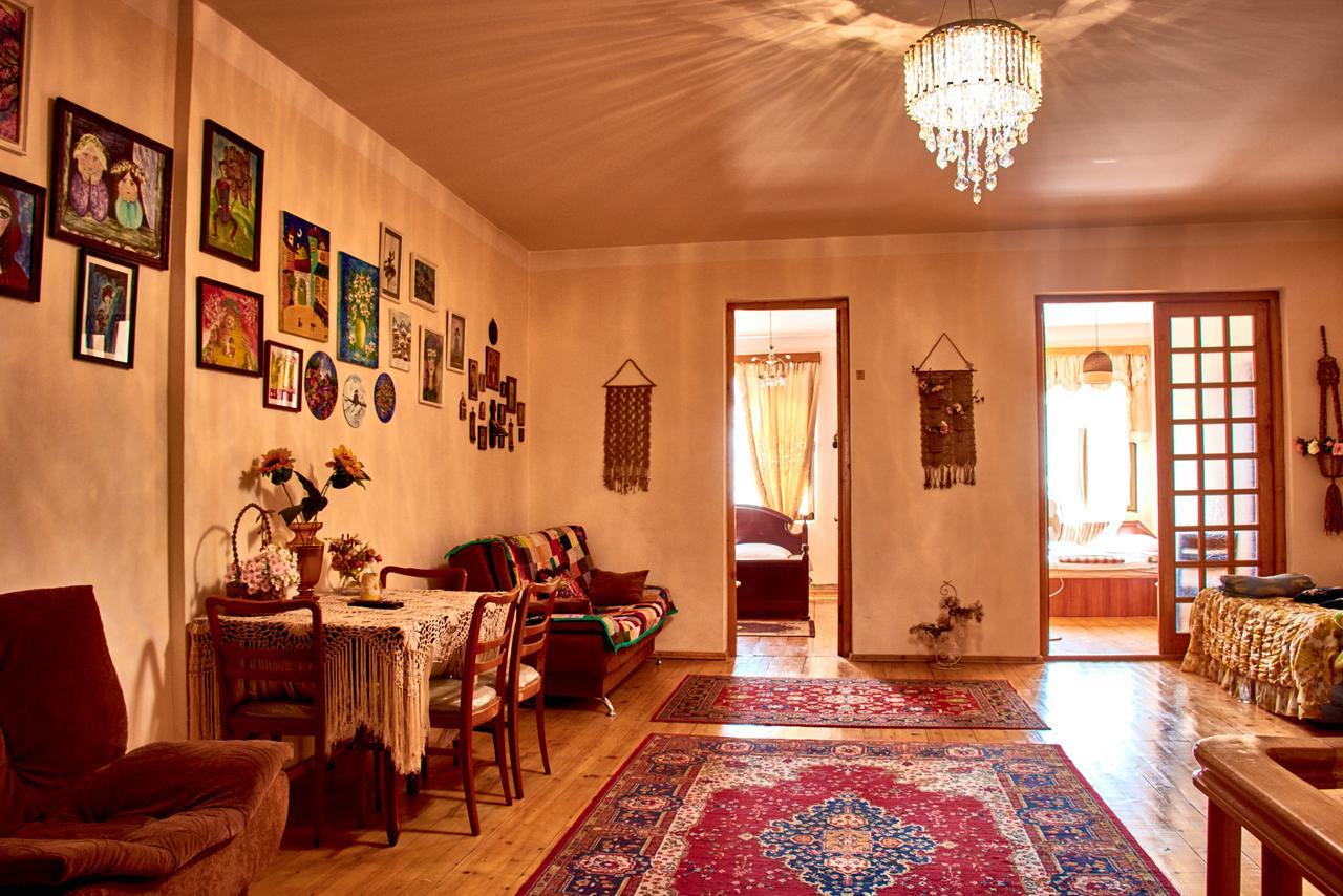 Nitsa Guest House Gori Bagian luar foto